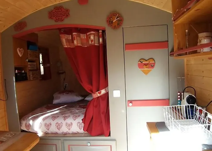 Roulotte Romantique Chauffee En Cevennes